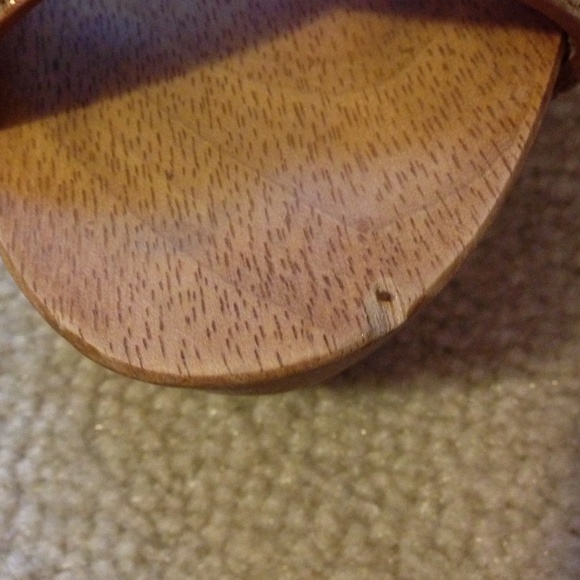 Gorgeous Tory Burch wedges size 7 - Picture 3 of 3